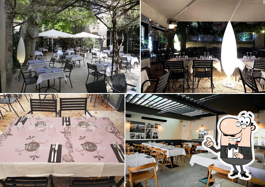 L'intérieur de La Cour d'Honneur - Restaurant Avignon Centre Ville