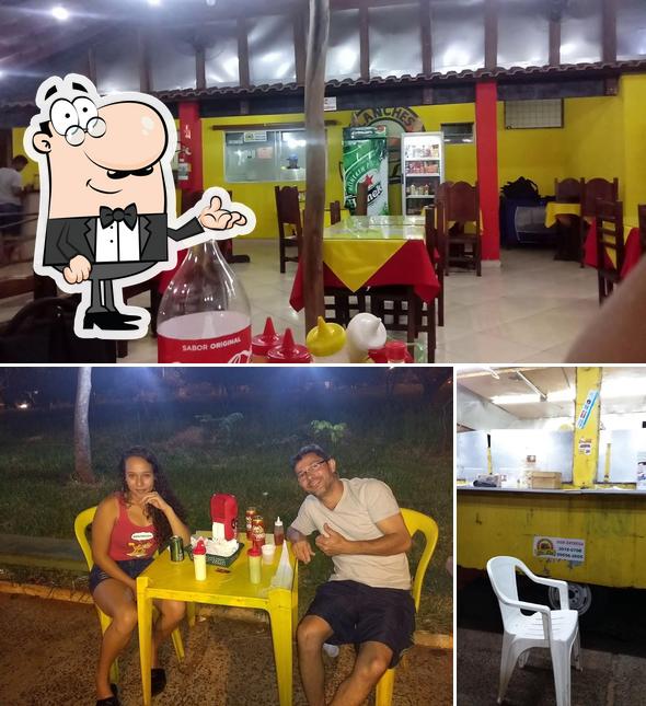 O interior do Do Lu Lanches e Marmitas