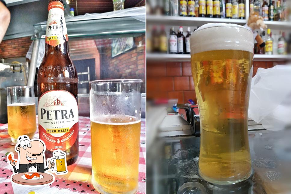 Desfute uma tulipa de cerveja leve ou escura