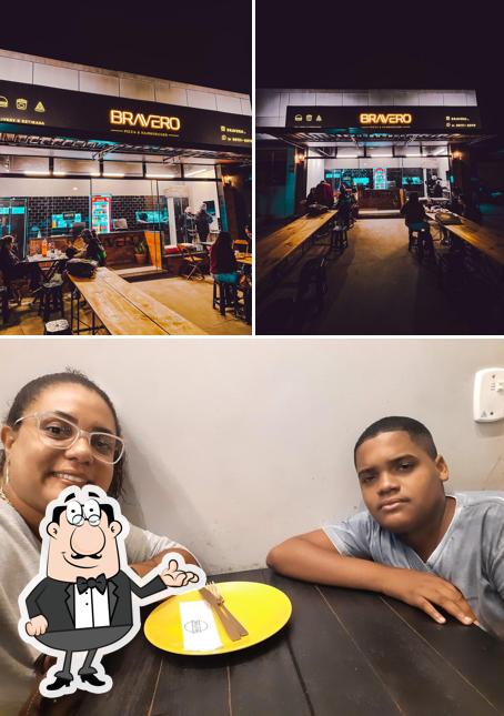 O interior do Bravero Pizza e Hambúrguer