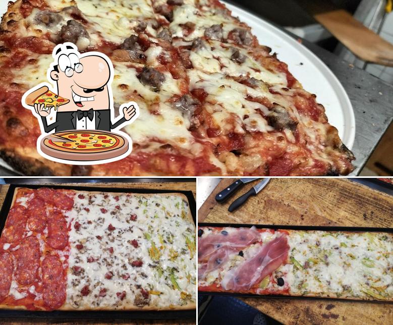 A Pizzeria al taglio "Pizza Pazza", puoi prenderti una bella pizza