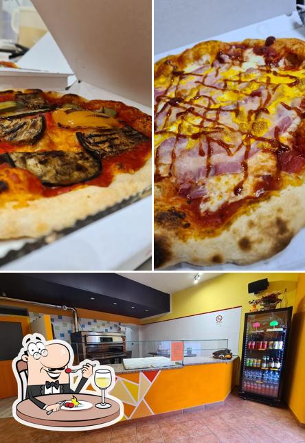 Questa è la immagine che presenta la cibo e interni di Pizz&via