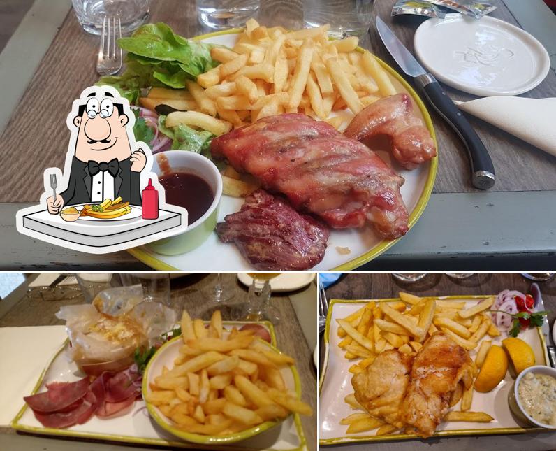 Try out fries at Le Barbier qui fume Rihour