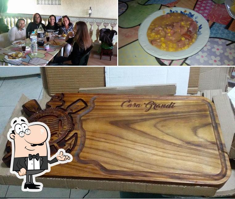 Confira a foto apresentando interior e comida no Espaço Casa Grandi