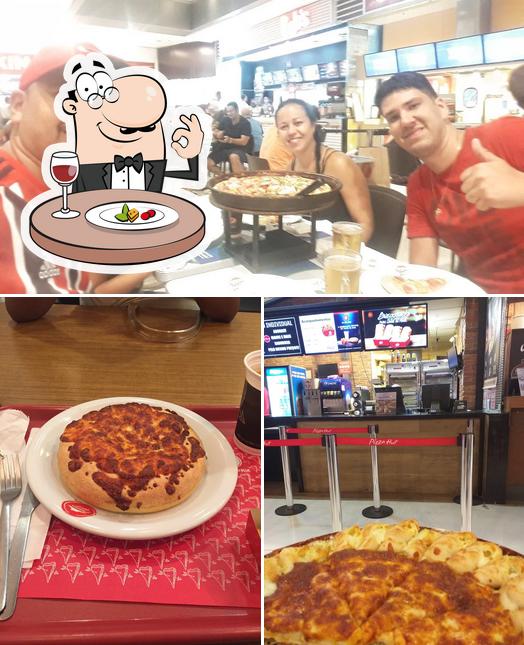 Esta é a foto ilustrando comida e interior no Pizza Hut