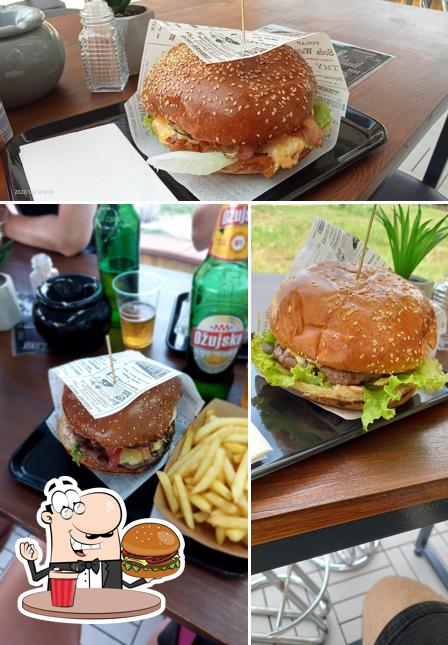 Prenditi un hamburger a Fast Food Foodie