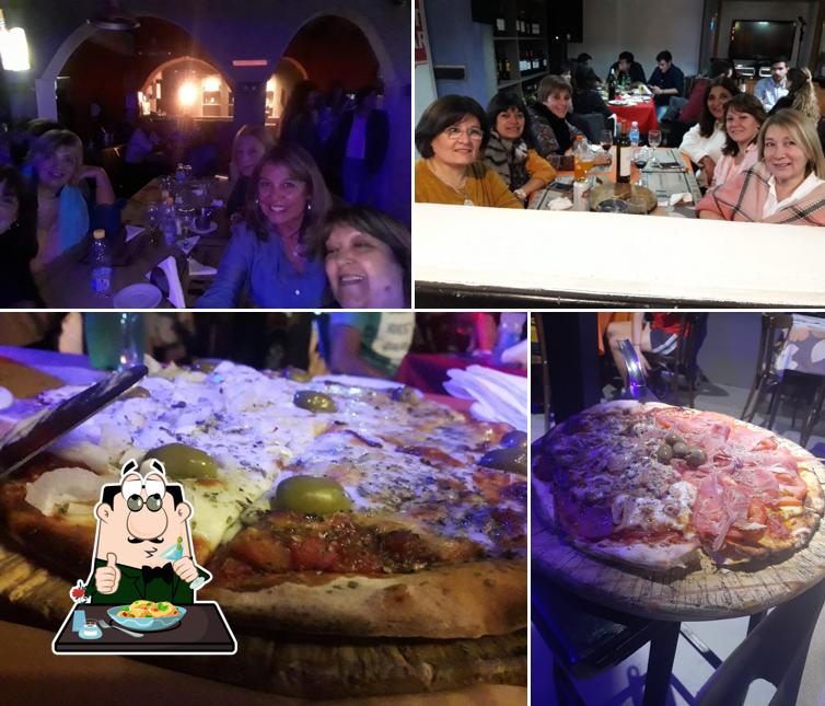 Estas son las fotografías que muestran comida y barra de bar en La Francizka