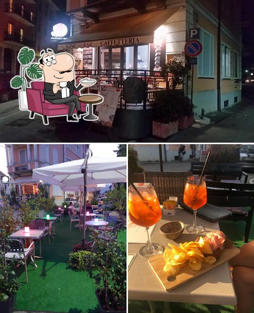 Dai un'occhiata agli interni di D.& D. Cafè