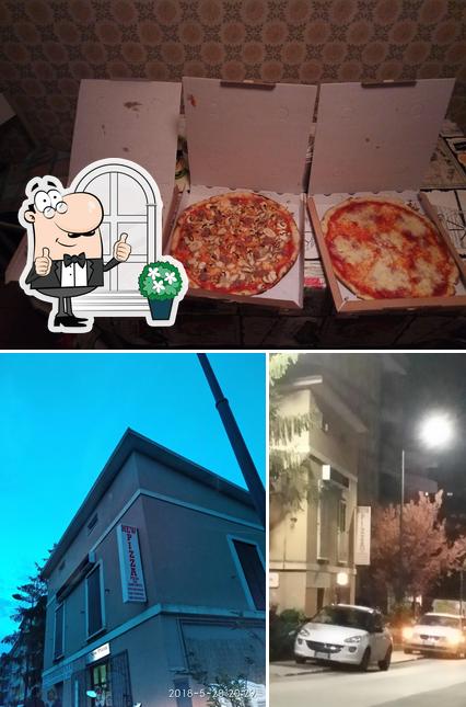 La esterno e pizza del ristorante