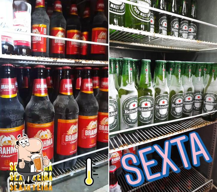 Desfute uma tulipa de cerveja leve ou escura