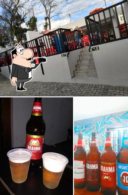 Dê uma olhada a ilustração ilustrando bebida e exterior no Didi Barigui
