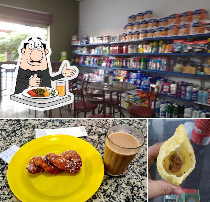 O Lanchonete e Mercearia Real se destaca pelo comida e interior