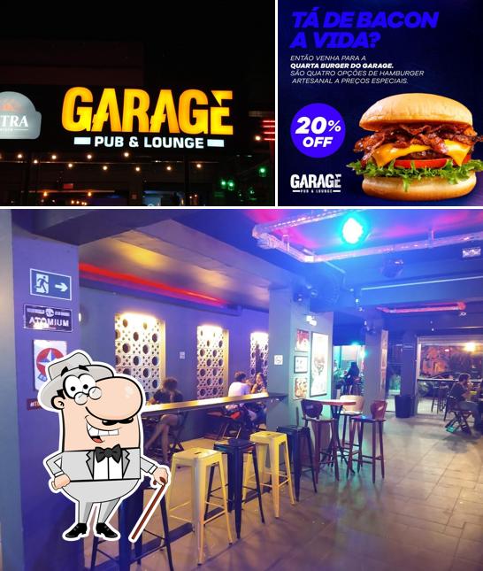 A Garage Pub & Lounge Uberlândia se destaca pelo exterior e cidadãos