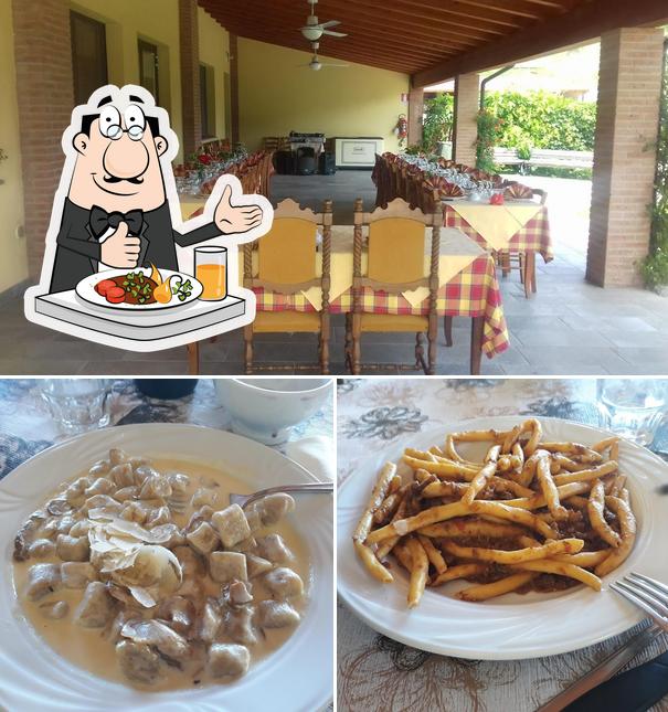 Agriturismo Il Carlone si caratterizza per la cibo e interni