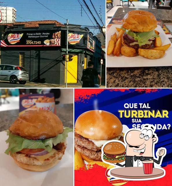 Os hambúrgueres do Mix Chicken & Burger irão satisfazer diferentes gostos