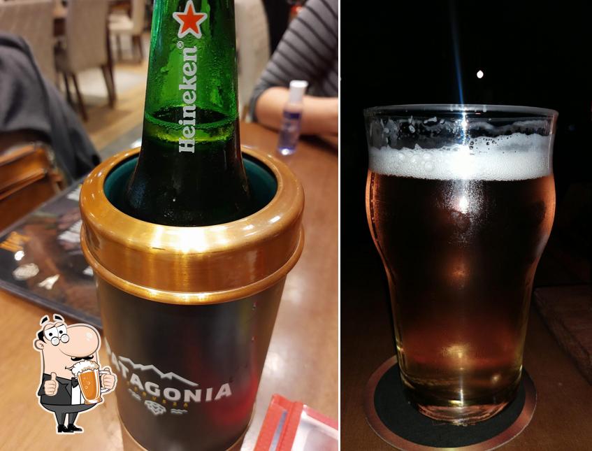 Peça um copo de cerveja leve ou escura