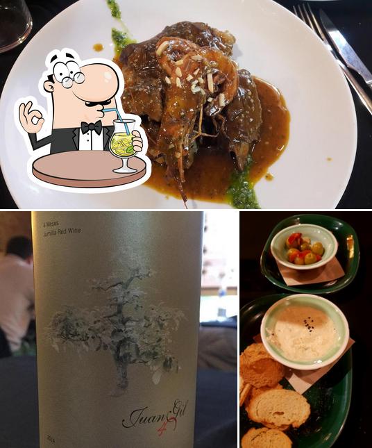 Take a look at the picture showing drink and food at Restaurant La Cantonada
