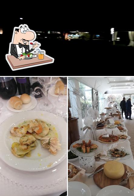 La cibo e esterno del ristorante