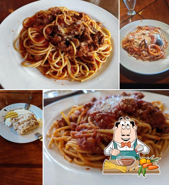 Спагетти болоньезе в "La Trattoria Restaurant"
