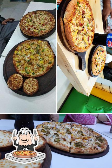 Pick pizza at Canadian Pizza Patiala Omaxe Mall