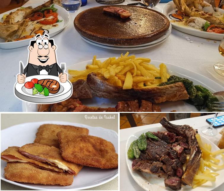 Order meat meals at Restaurante Taberna Antojo