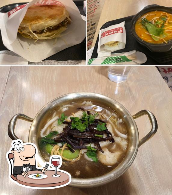 Еда в "贝爷肉夹馍 Bear Chinese Burger"