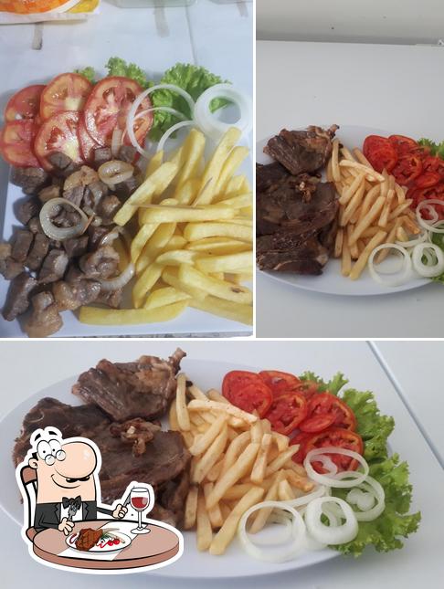 Peça refeições de carne no Pinto drinks e lanches