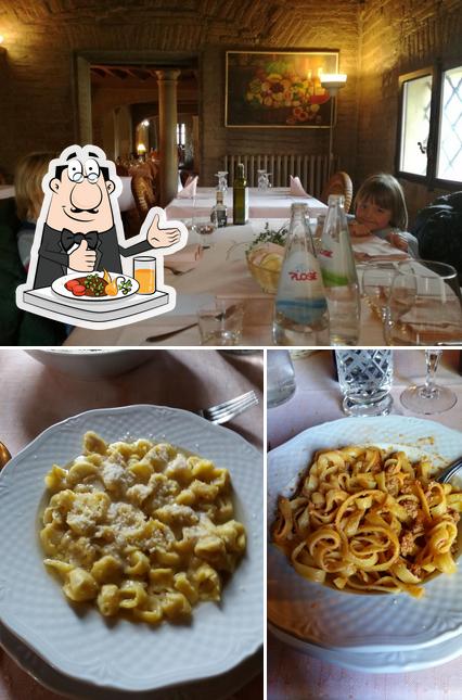 Ristorante San Donnino si caratterizza per la cibo e tavolo da pranzo