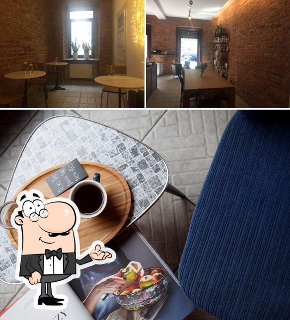 Mira las fotos que muestran interior y comida en JAVA Coffee Showroom