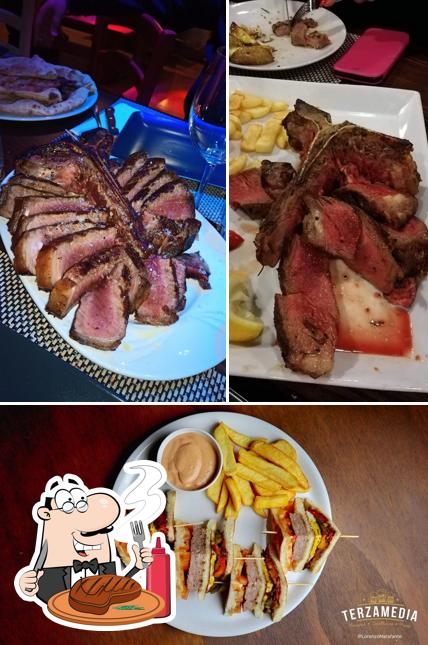 Prenditi i un pasto a base di carne a Terzamedia Steakhouse