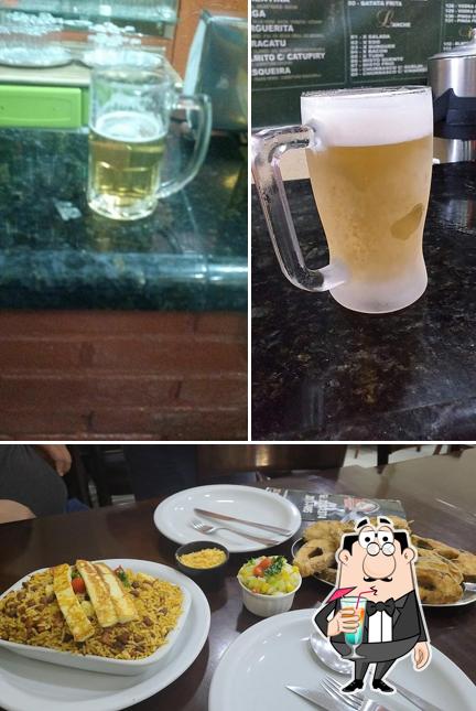 Напитки и еда - все это можно увидеть на этом снимке из Mosquito Bar e Lanchonete