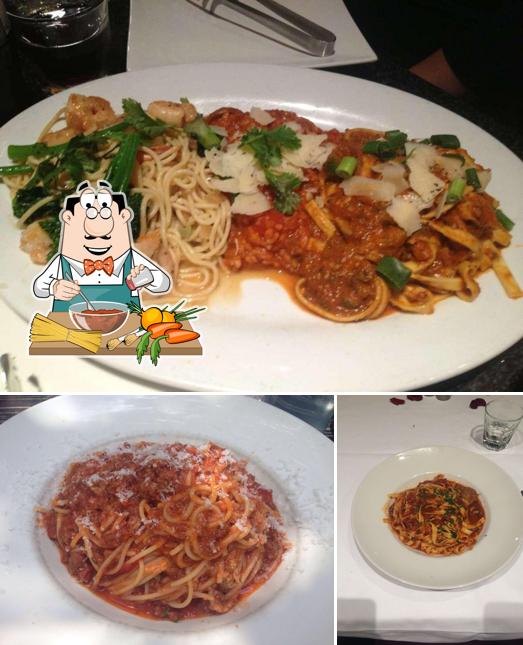Спагетти болоньезе в "The Italian Cucina"