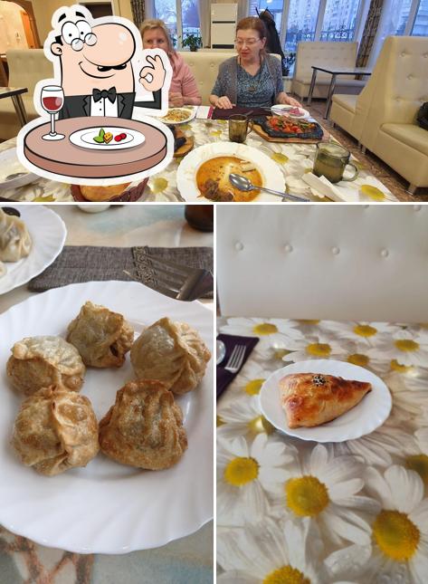Еда в "Уйгурской Кухне "Мадине""
