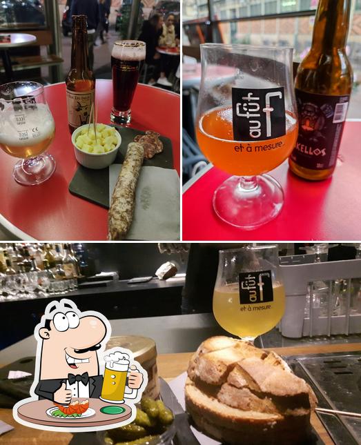 Vous pouvez prendre un verre de bière blonde ou brune