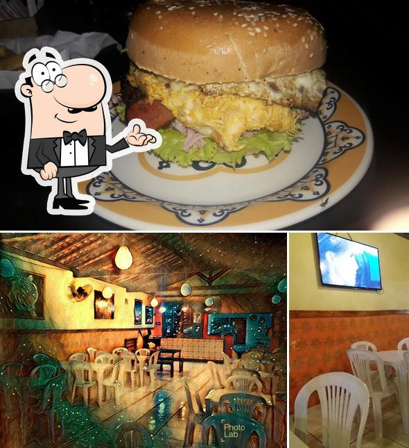 Entre diferentes coisas, interior e cidadãos podem ser encontrados no Juliu's Food