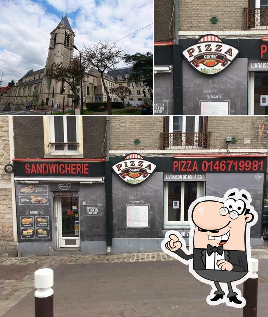 L'extérieur de Pizza Center