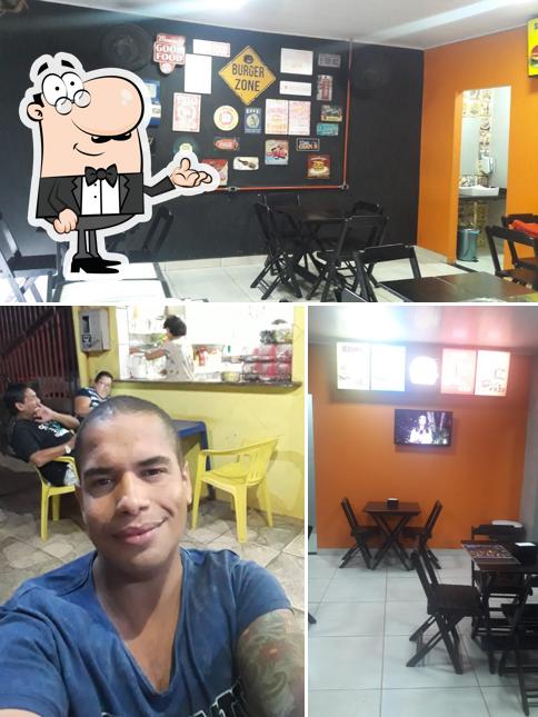 O interior do Tropical burger