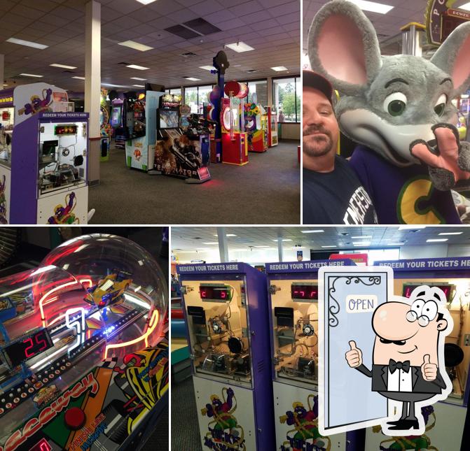 Look at this photo of Chuck E. Cheese