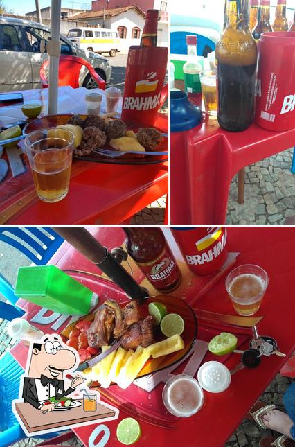 A comida e cerveja do restaurante