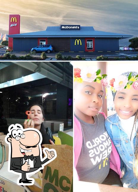 Voir la photo de McDonald's Irene Village Mall Drive-Thru