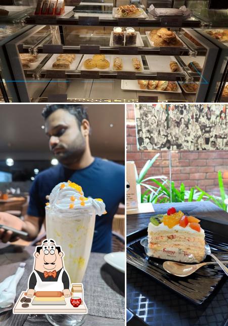 Fantasy Bakery & Cafe (Bicholi) serves a selection of desserts