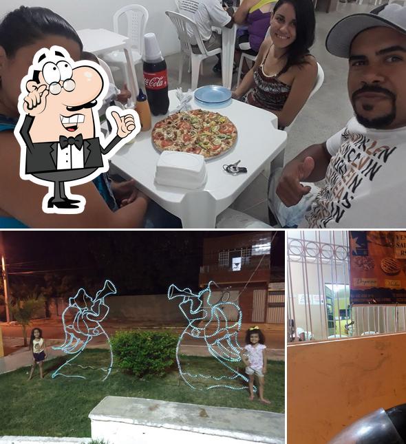 O interior do Tia Deuza Pizza e Lanches