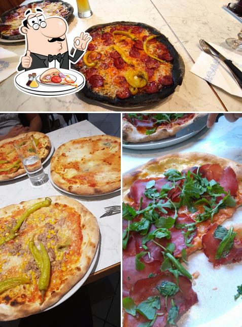 Pick pizza at Pasta e Pizza da Andrea
