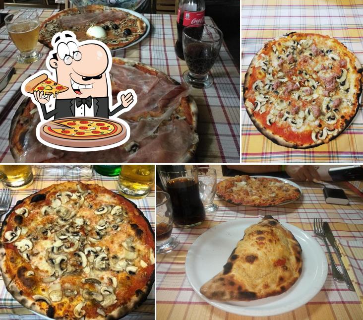 Scegli una pizza a la Pizzeria del Mercato