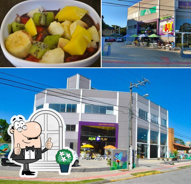 Entre diversos coisas, exterior e comida podem ser encontrados no Açaí Play