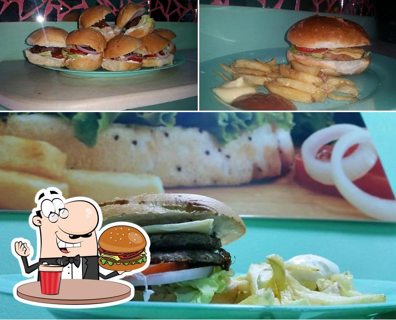 Probiert einen der Burger, die von Happy Burger Bizertine angeboten werden