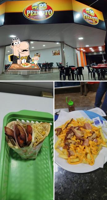 Esta é a imagem mostrando comida e interior no Peixoto Burguer