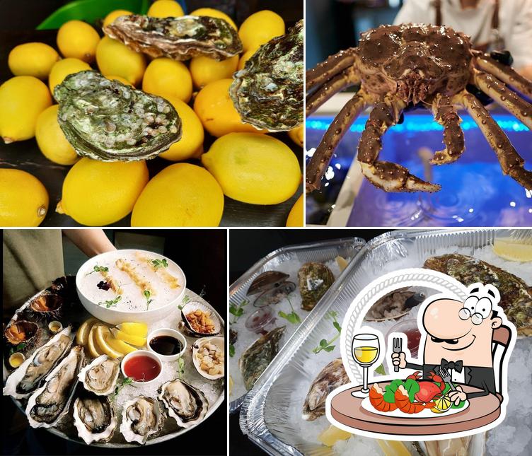 В "Oysters бар" вы можете попробовать разные блюда с морепродуктами