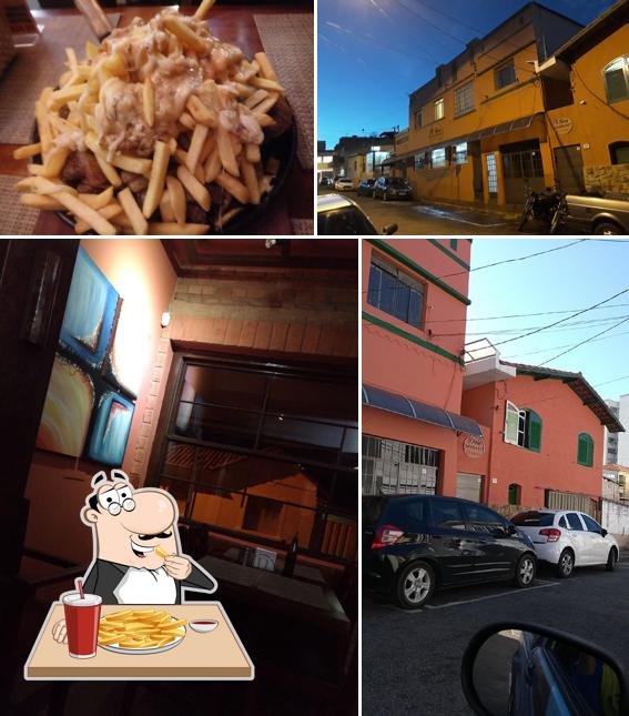 Peça batatas fritas no Pizzaria O Forno