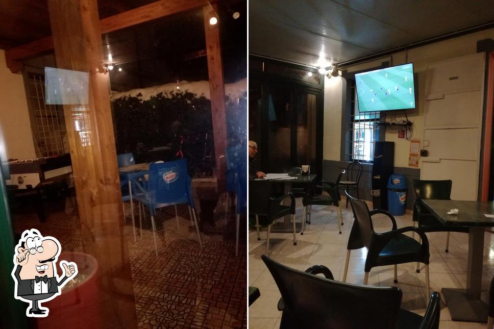 Siediti a un tavolo di Bar La Mezzaluna